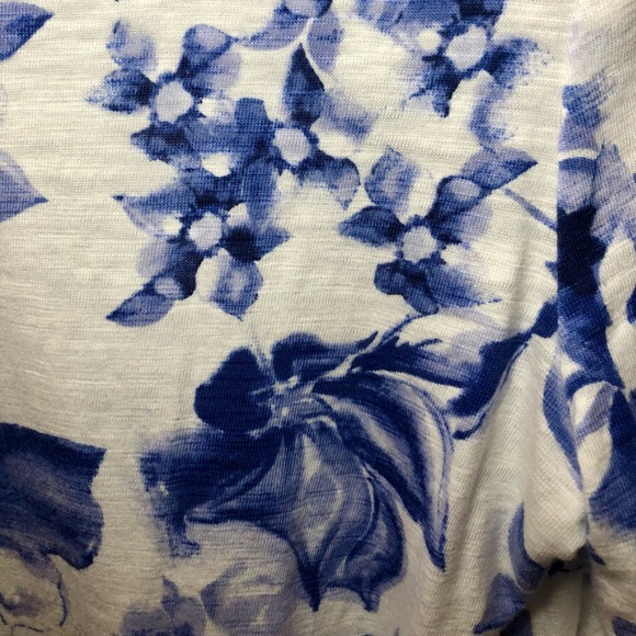 Chico’s lightweight blue and white floral top - Picture 5 of 5